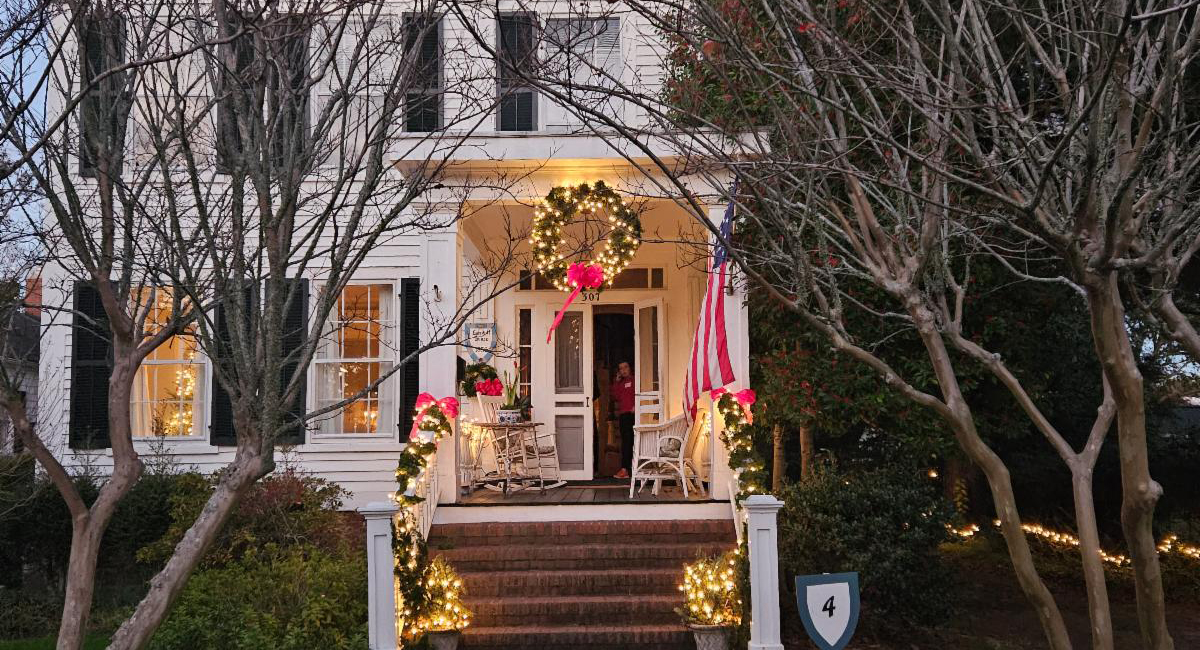 Beaufort Christmas Candlelight Tour in Beaufort, NC